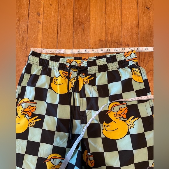 Men’s Neff board swim shorts size Large rubber ducks quick dry summer print - Picture 4 of 5